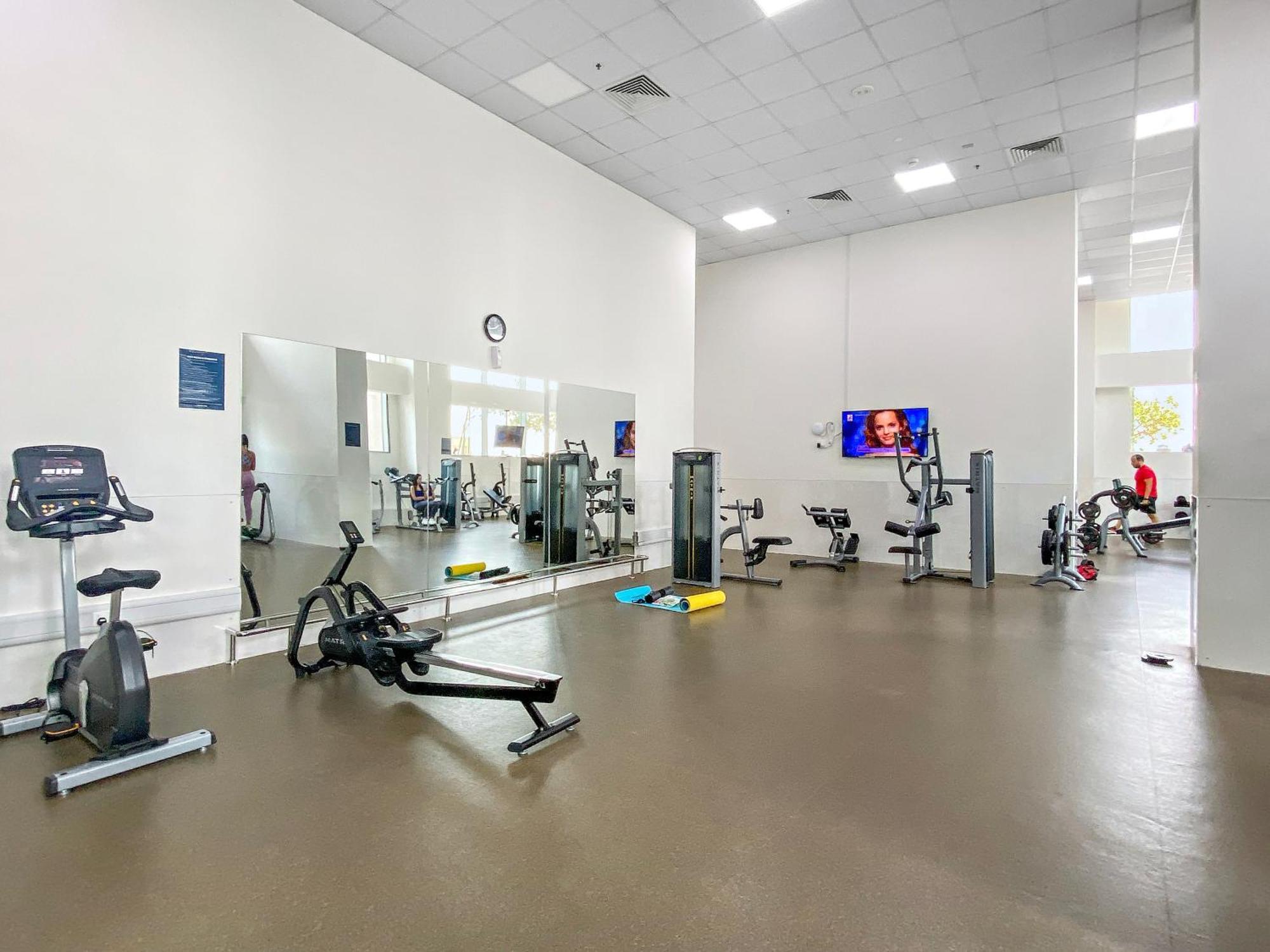 Spacious 1br In Habtoor With Canal Views & Close To Mall Apartment Dubai