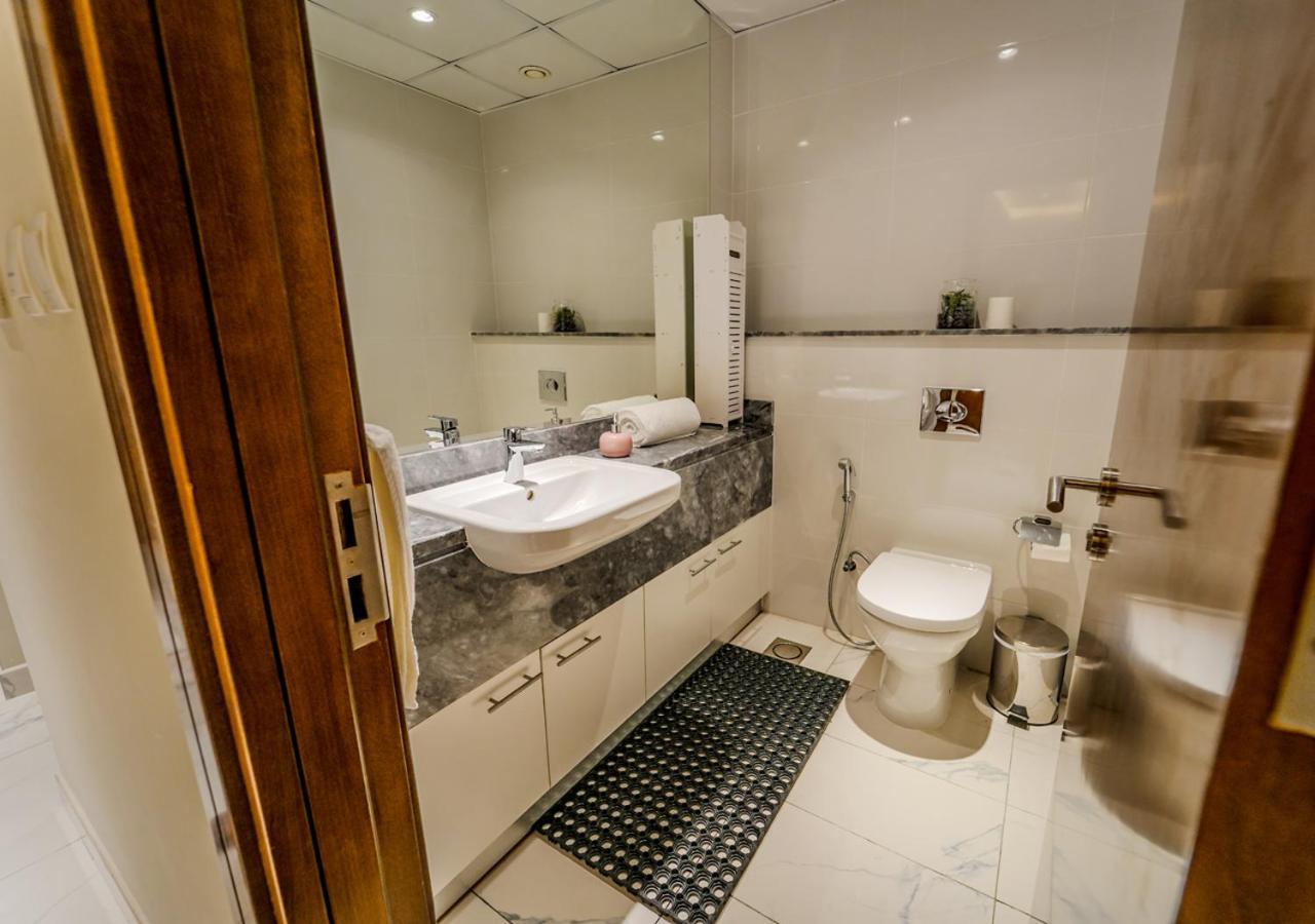 Apartment Spacious 1br In Habtoor With Canal Views & Close To Mall Dubai