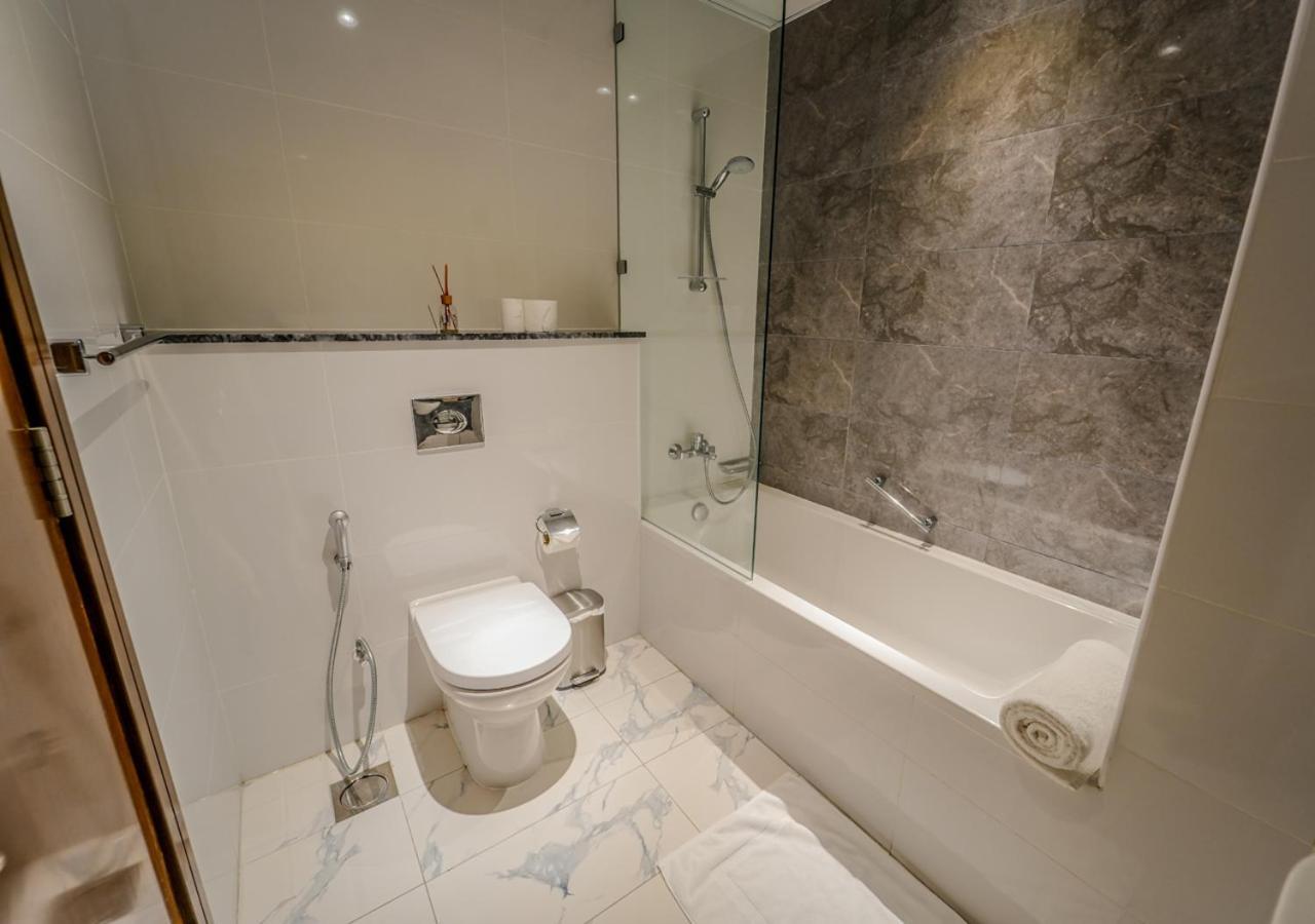 Spacious 1br In Habtoor With Canal Views & Close To Mall Apartment Dubai