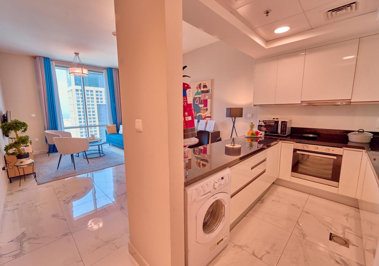 Apartment Spacious 1br In Habtoor With Canal Views & Close To Mall