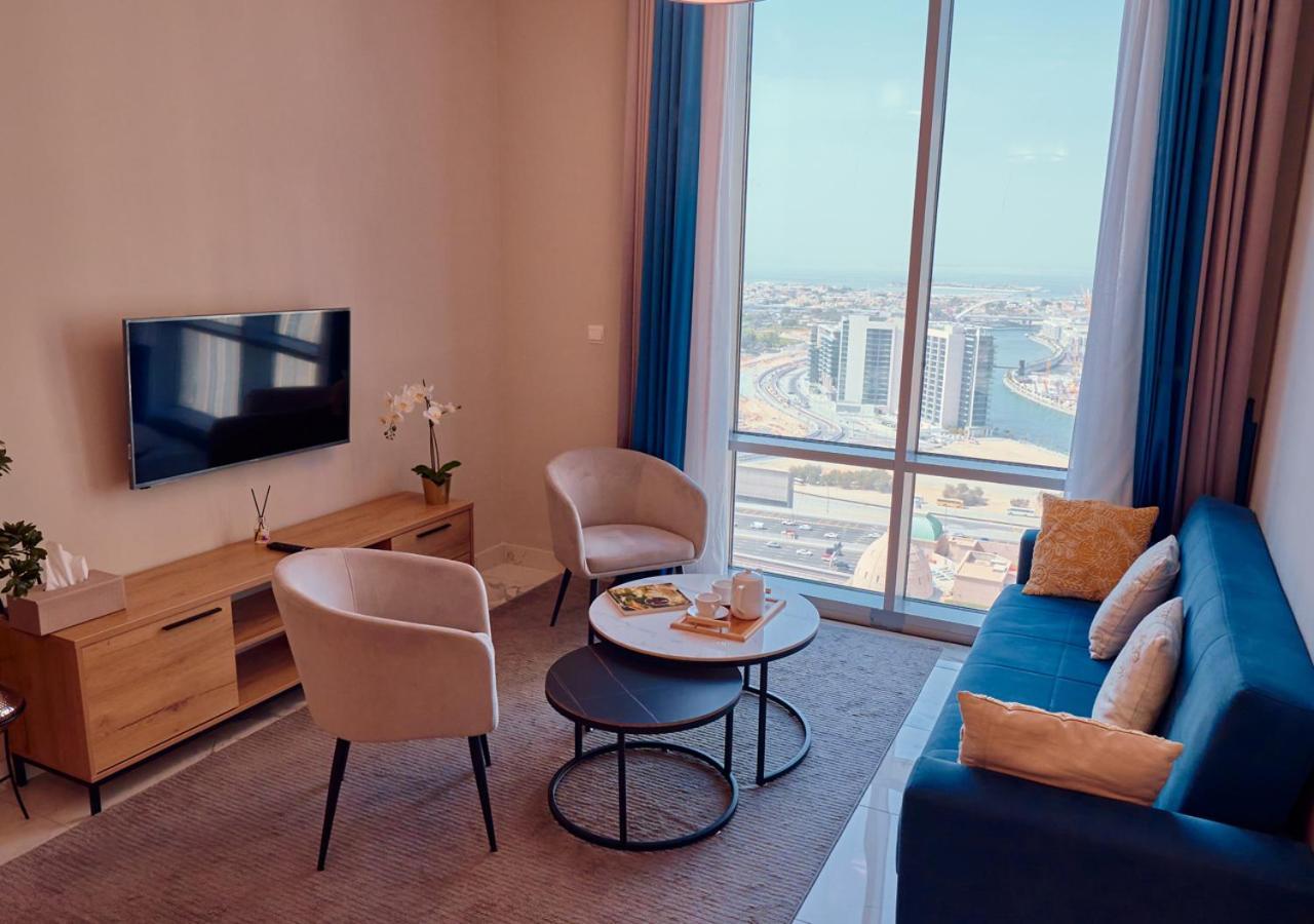 Spacious 1br In Habtoor With Canal Views & Close To Mall Dubai