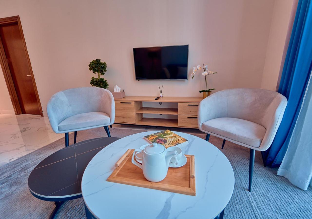 Spacious 1br In Habtoor With Canal Views & Close To Mall Apartment *