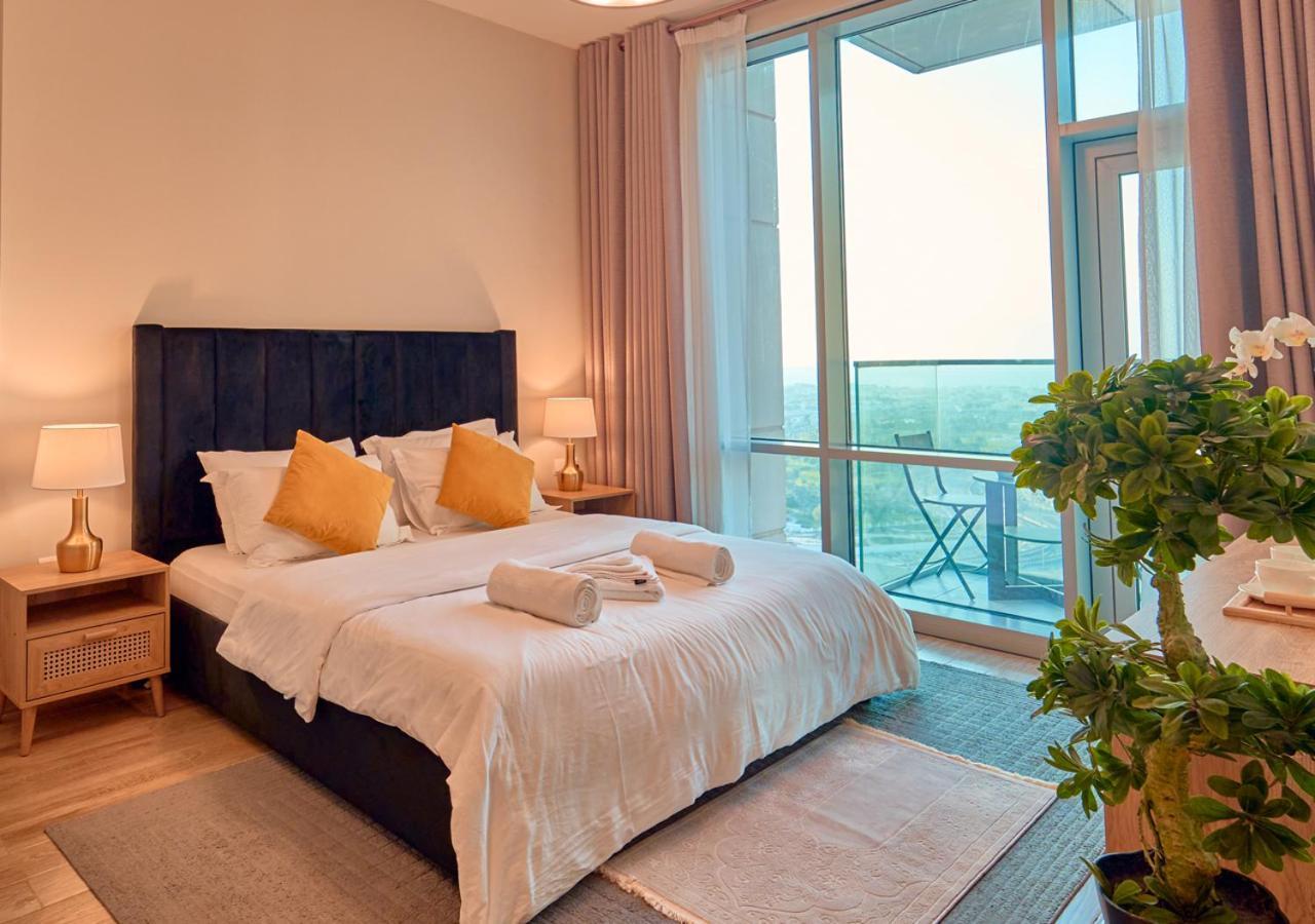Spacious 1br In Habtoor With Canal Views & Close To Mall Apartment Dubai