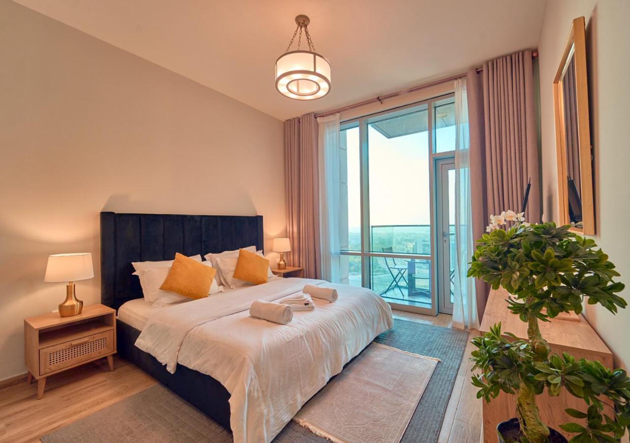 Spacious 1br In Habtoor With Canal Views & Close To Mall Apartment Dubai