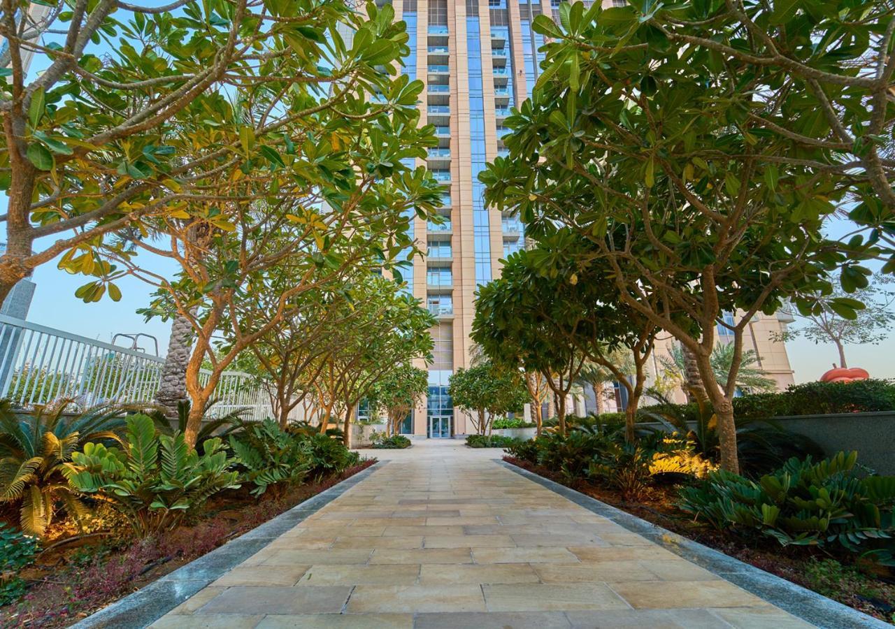 Apartment Spacious 1br In Habtoor With Canal Views & Close To Mall *